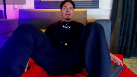 Snapshot of enrique_villa23 chatting on September 25, 12:26 pm enrique online show from September 25, 12:26 pm