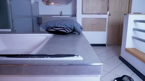 Enzo online show from April 21, 1:42 am