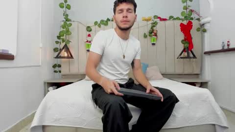 ENZO online show from December 19, 2:58 pm