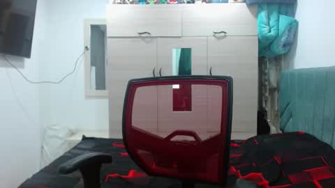 Snapshot of enzo_savage chatting on September 28, 7:23 pm enzo_savage online show from September 28, 7:23 pm