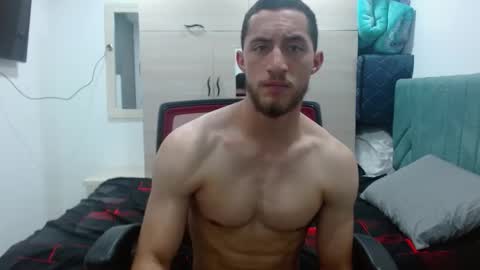 Snapshot of enzo_savage chatting on October 1, 7:40 pm enzo_savage online show from October 1, 7:40 pm