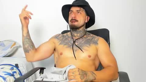 Enzo Aren online show from October 18, 2:05 am