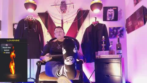 Snapshot of enzopratt chatting on October 17, 5:44 am Enzo Pratt online show from October 17, 5:44 am