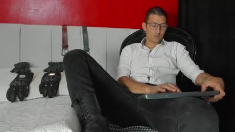 Snapshot of enzopratt chatting on March 6, 3:35 am Enzo Pratt online show from March 6, 3:35 am