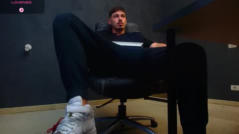 Snapshot of enzorace chatting on October 16, 10:45 am EnzoRace online show from October 16, 10:45 am