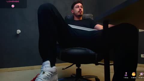 Snapshot of enzorace chatting on October 22, 4:49 am EnzoRace online show from October 22, 4:49 am