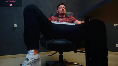 Snapshot of enzorace chatting on October 23, 5:00 am EnzoRace online show from October 23, 5:00 am