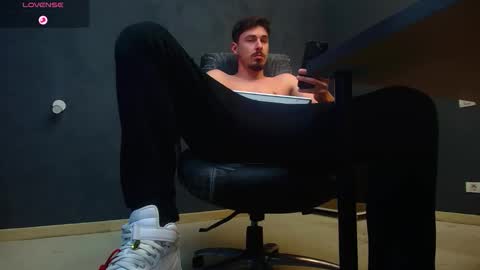 Snapshot of enzorace chatting on October 13, 7:36 am EnzoRace online show from October 13, 7:36 am