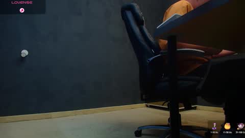 Snapshot of enzorace chatting on October 21, 4:37 am EnzoRace online show from October 21, 4:37 am