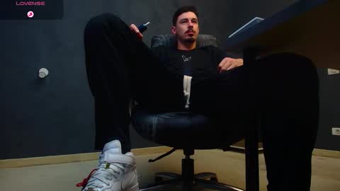 Snapshot of enzorace chatting on October 27, 5:54 am EnzoRace online show from October 27, 5:54 am