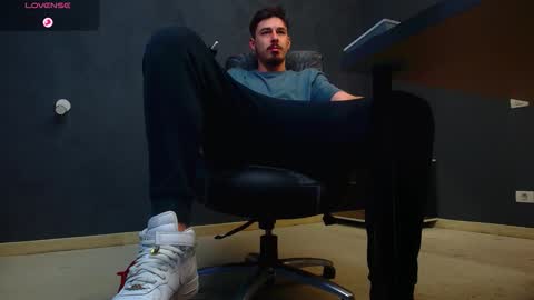 Snapshot of enzorace chatting on October 15, 10:12 am EnzoRace online show from October 15, 10:12 am