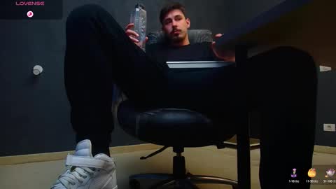 Snapshot of enzorace chatting on November 2, 7:45 am EnzoRace online show from November 2, 7:45 am