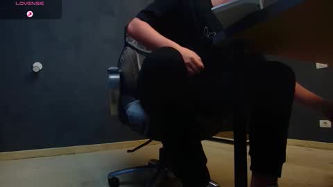 Snapshot of enzorace chatting on October 18, 4:50 am EnzoRace online show from October 18, 4:50 am