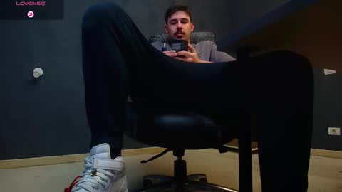 Snapshot of enzorace chatting on October 30, 6:37 am EnzoRace online show from October 30, 6:37 am