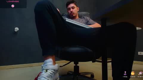 Snapshot of enzorace chatting on October 25, 7:10 am EnzoRace online show from October 25, 7:10 am