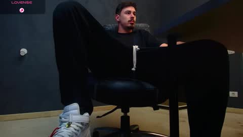 Snapshot of enzorace chatting on October 29, 6:16 am EnzoRace online show from October 29, 6:16 am