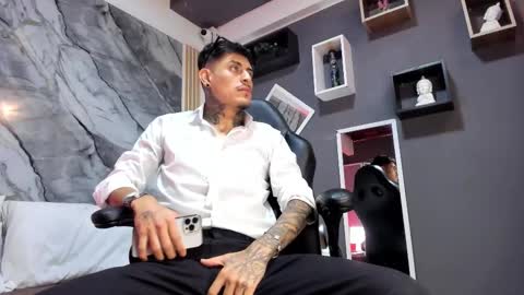 Enzo Rodriguez online show from November 4, 1:01 pm