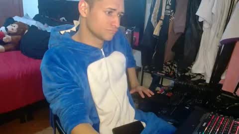 enzoyarack online show from November 23, 2:33 am