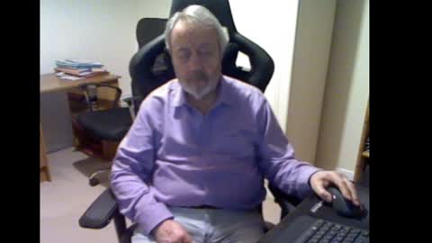 Snapshot of erasmus_d chatting on February 8, 5:29 pm erasmus_d online show from February 8, 5:29 pm