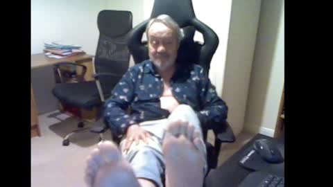 Snapshot of erasmus_d chatting on February 10, 5:41 pm erasmus_d online show from February 10, 5:41 pm