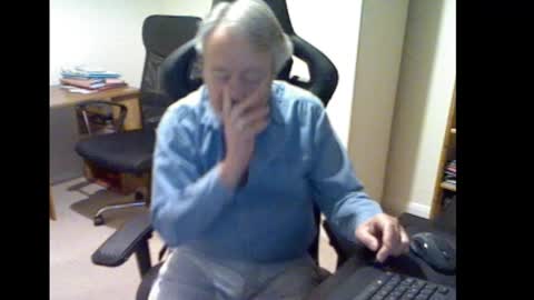 Snapshot of erasmus_d chatting on February 14, 6:19 pm erasmus_d online show from February 14, 6:19 pm
