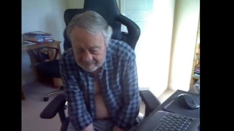 erasmus_d online show from April 28, 4:33 pm