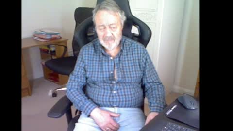 Snapshot of erasmus_d chatting on January 27, 12:37 pm erasmus_d online show from January 27, 12:37 pm