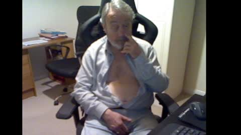 Snapshot of erasmus_d chatting on December 5, 6:02 pm erasmus_d online show from December 5, 6:02 pm