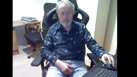 Snapshot of erasmus_d chatting on January 6, 5:59 pm erasmus_d online show from January 6, 5:59 pm