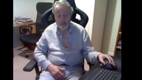 Snapshot of erasmus_d chatting on February 11, 6:44 pm erasmus_d online show from February 11, 6:44 pm