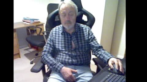 Snapshot of erasmus_d chatting on January 4, 5:58 pm erasmus_d online show from January 4, 5:58 pm
