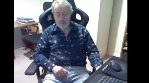 Snapshot of erasmus_d chatting on January 26, 5:55 pm erasmus_d online show from January 26, 5:55 pm
