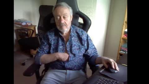 Snapshot of erasmus_d chatting on March 8, 5:41 pm erasmus_d online show from March 8, 5:41 pm