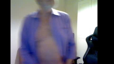 Snapshot of erasmus_d chatting on December 19, 6:23 pm erasmus_d online show from December 19, 6:23 pm