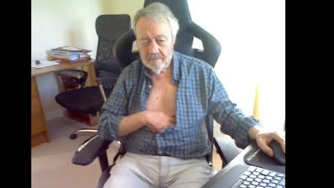 Snapshot of erasmus_d chatting on September 12, 5:13 pm erasmus_d online show from September 12, 5:13 pm
