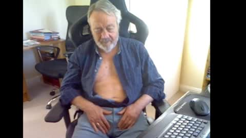 Snapshot of erasmus_d chatting on September 22, 4:50 pm erasmus_d online show from September 22, 4:50 pm