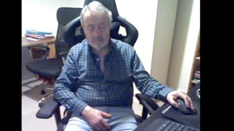 Snapshot of erasmus_d chatting on January 1, 6:06 pm erasmus_d online show from January 1, 6:06 pm