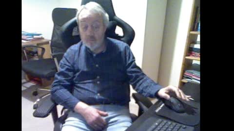 Snapshot of erasmus_d chatting on January 10, 6:38 pm erasmus_d online show from January 10, 6:38 pm