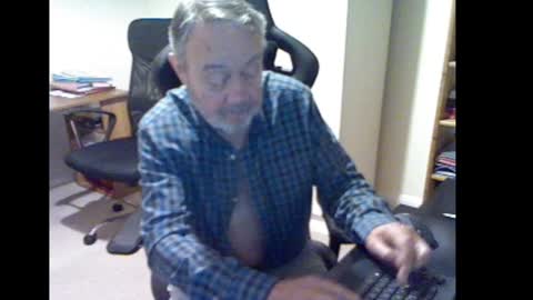 Snapshot of erasmus_d chatting on December 9, 6:08 pm erasmus_d online show from December 9, 6:08 pm
