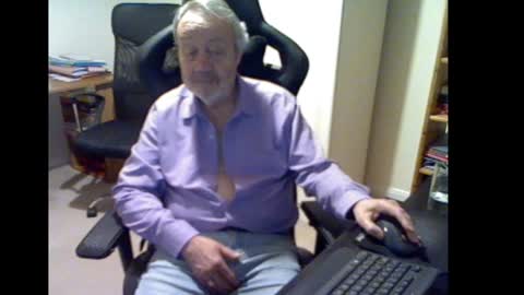 Snapshot of erasmus_d chatting on January 20, 6:21 pm erasmus_d online show from January 20, 6:21 pm
