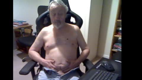 Snapshot of erasmus_d chatting on February 6, 6:24 pm erasmus_d online show from February 6, 6:24 pm