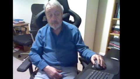 Snapshot of erasmus_d chatting on December 24, 5:44 pm erasmus_d online show from December 24, 5:44 pm
