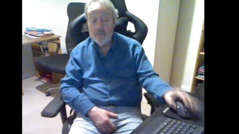 Snapshot of erasmus_d chatting on January 25, 6:02 pm erasmus_d online show from January 25, 6:02 pm