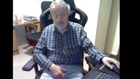 Snapshot of erasmus_d chatting on January 15, 5:58 pm erasmus_d online show from January 15, 5:58 pm