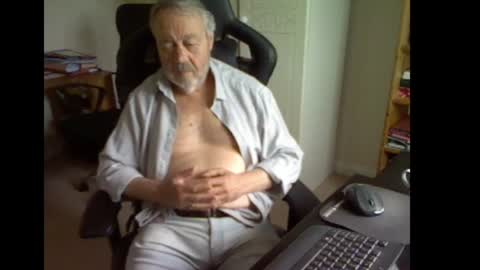 erasmus_d online show from June 11, 5:11 pm