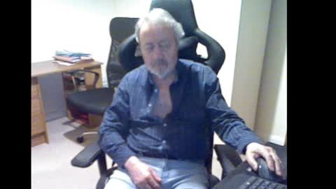 Snapshot of erasmus_d chatting on February 22, 6:48 pm erasmus_d online show from February 22, 6:48 pm