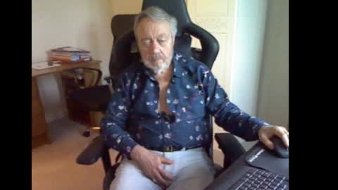 Snapshot of erasmus_d chatting on September 14, 5:15 pm erasmus_d online show from September 14, 5:15 pm