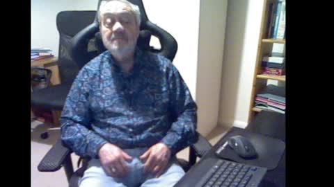 Snapshot of erasmus_d chatting on December 14, 6:09 pm erasmus_d online show from December 14, 6:09 pm