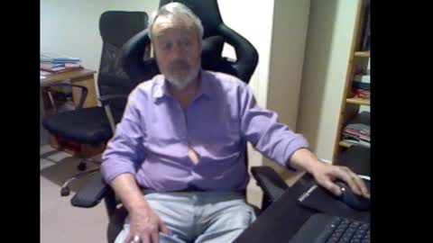 Snapshot of erasmus_d chatting on December 6, 6:50 pm erasmus_d online show from December 6, 6:50 pm
