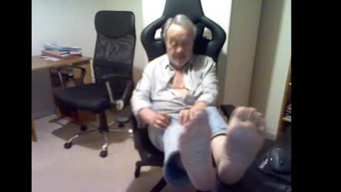 Snapshot of erasmus_d chatting on February 27, 6:20 pm erasmus_d online show from February 27, 6:20 pm